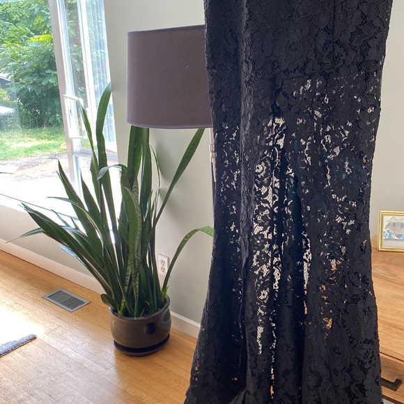 LE CHATEAU. V neck lace gown. New with tag size Xs - Picture 4 of 7